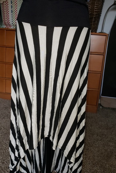 Body Central Dresses & Skirts - Body Central High-Low Skirt